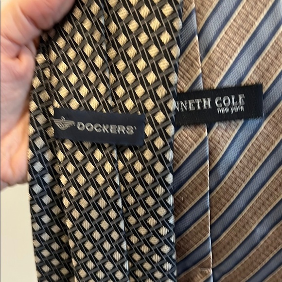 Elegant Striped Men's Ties - Black and Brown - Picture 3 of 4